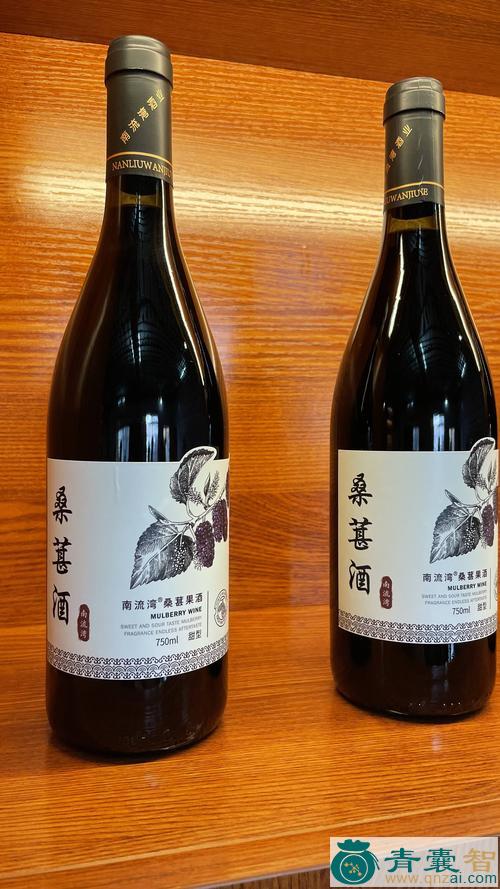 中药材桑椹酒图片