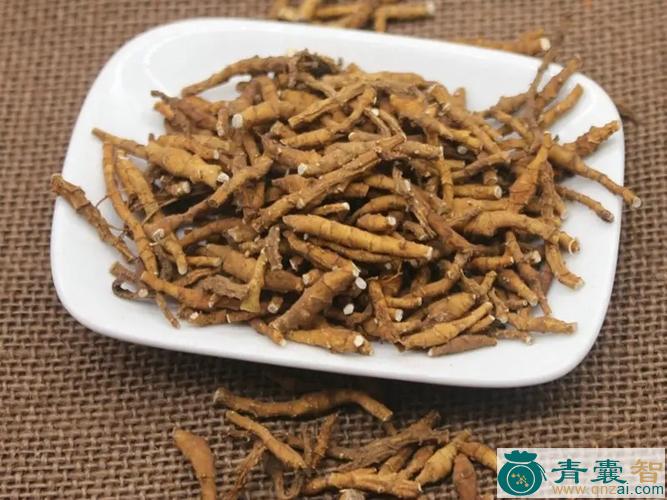 中药材萱根子图片